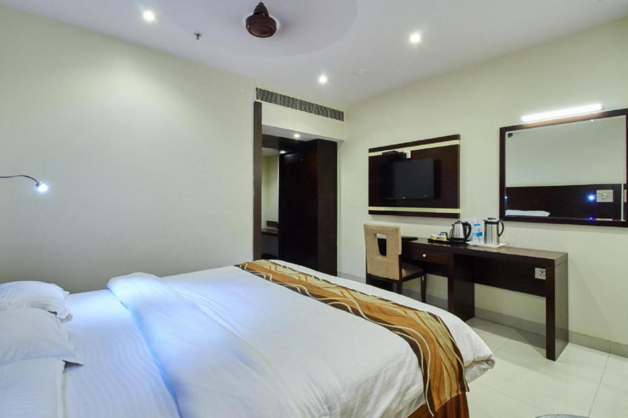 Krishna Residency Hotel Vijayawāda Exterior foto