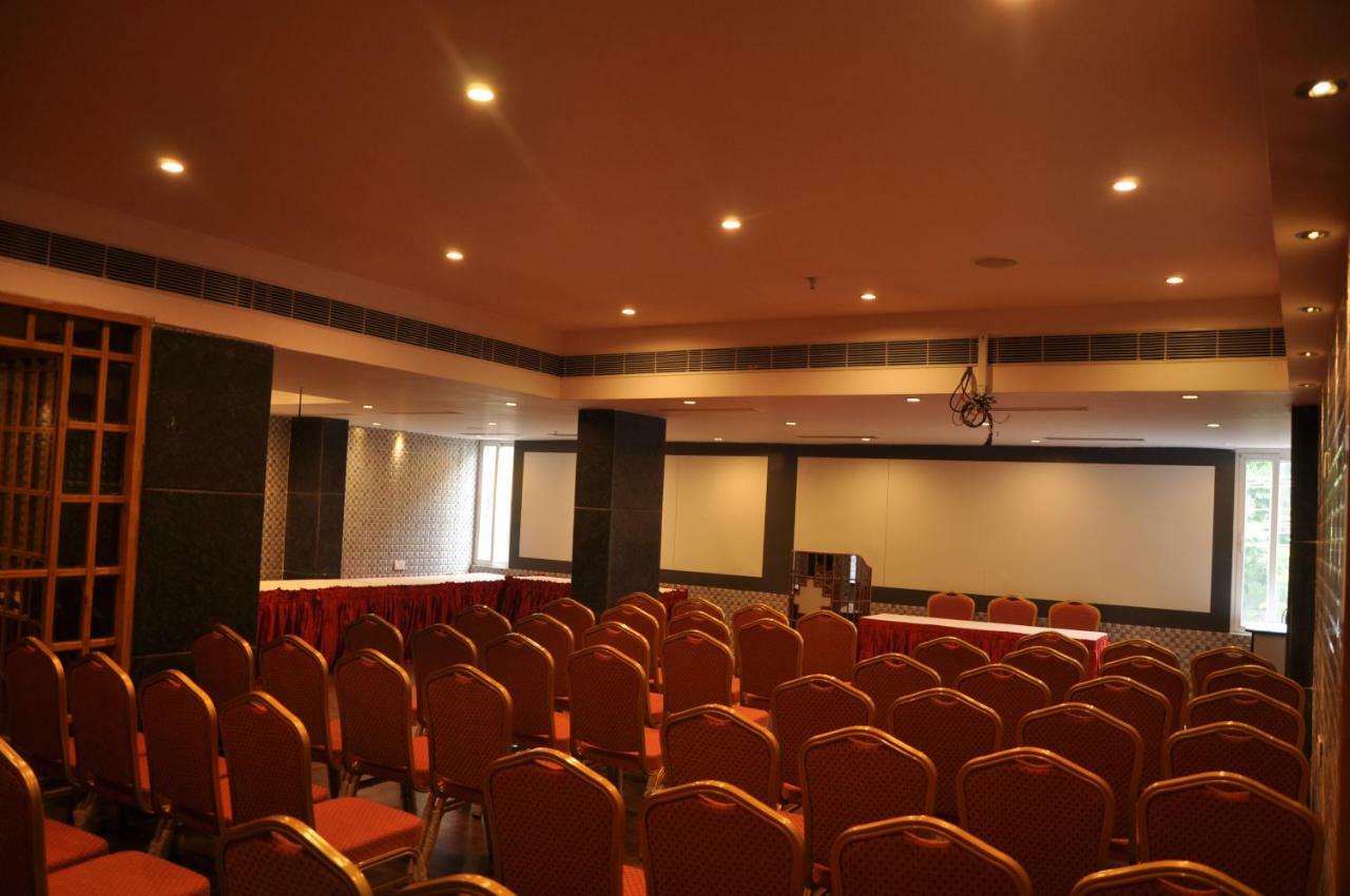 Krishna Residency Hotel Vijayawāda Exterior foto