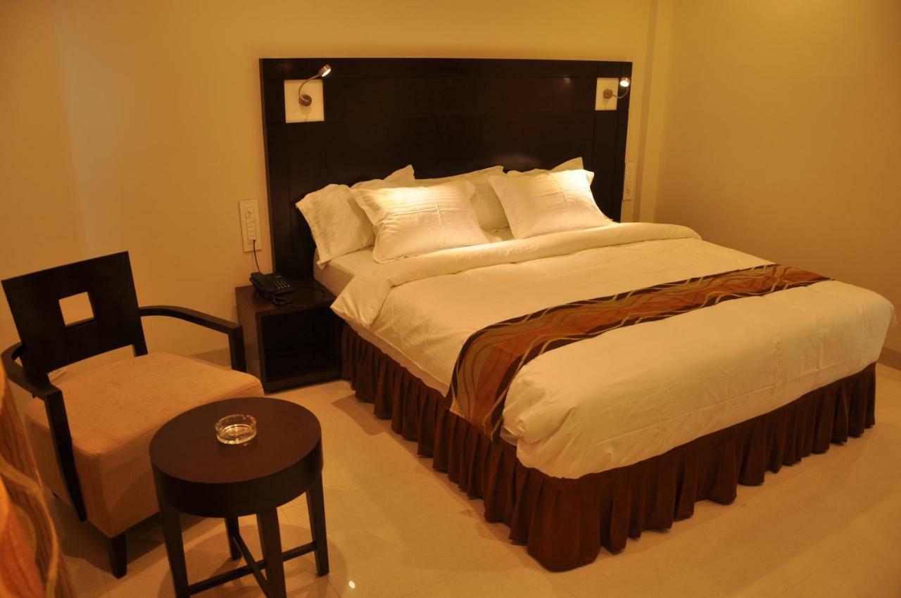 Krishna Residency Hotel Vijayawāda Exterior foto